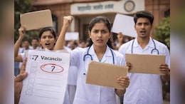 Nursing Recruitment 2026: &nbsp;मध्य प्रदेश में स्टाफ नर्स भर्ती को लेकर विवाद, हजारों पद खाली फिर भी केवल 7 पदों पर भर्ती का आरोप