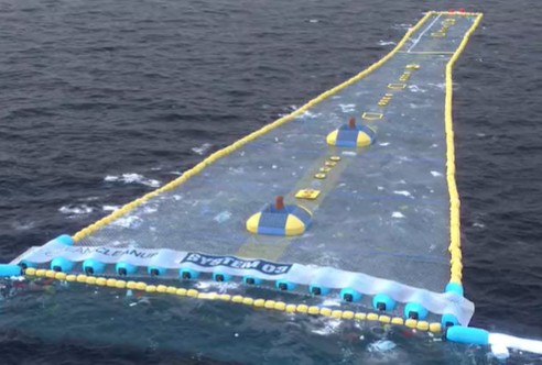 समुद्र का कचरा साफ करने निकली दुनिया की सबसे बड़ी मशीन! 2040 तक 90% प्लास्टिक खत्म करने का लक्ष्य