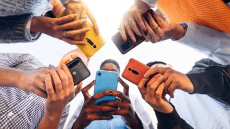 ऑस्ट्रेलिया के बाद अब इंडोनेशिया ने लगाया बैन, 16 साल से कम उम्र के बच्चे नहीं चला सकेंगे सोशल मीडिया