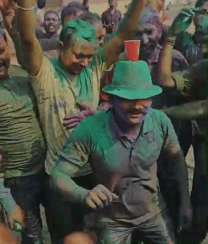 सिर पर टोपी और उस पर गिलास... 'जमाल कुडू' गाने पर संभल एसपी कृष्ण कुमार बिश्नोई का डांस; देखें Video