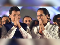 सियासी अस्तित्व खतरे में पडता देख फिर एक बार देवेंद्र फडणवीस के करीब आने की फिराक में उद्धव ठाकरे