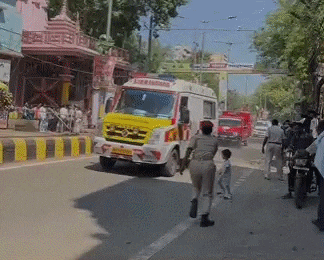 नीतीश कुमार के काफिले में बाल-बाल बची बच्ची की जान, महिला पुलिसकर्मी के सतर्कता से टला हादसा