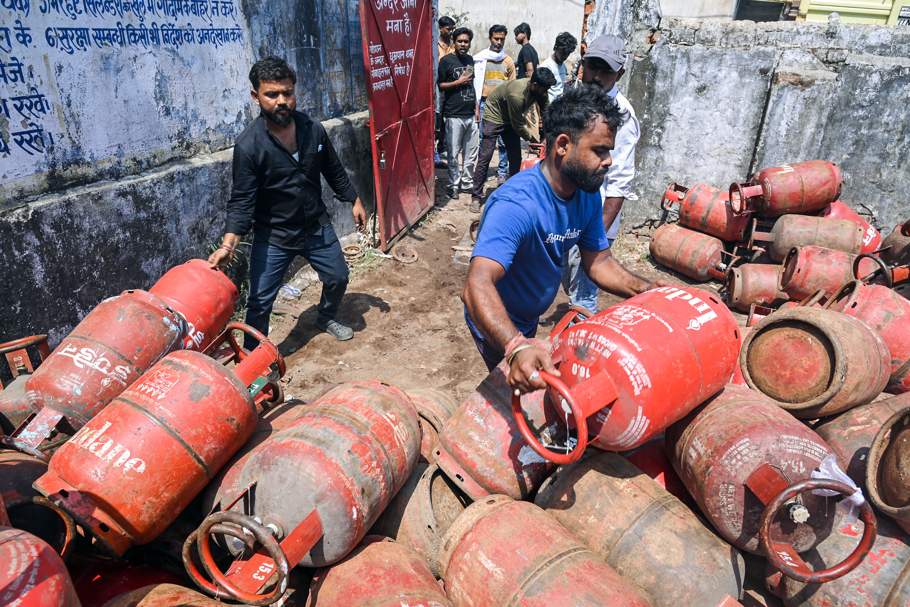 LPG-PNG को लेकर नया नियम, इन परिवारों को अब नहीं मिलेगा नया गैस कनेक्शन और न ही रिफिल