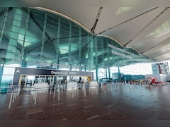 नोएडा के जेवर एयरपोर्ट से फ्लाइट शुरू होने का इंतजार बढ़ा! क्या विदेशी CEO की वजह से फंसा है पेच?