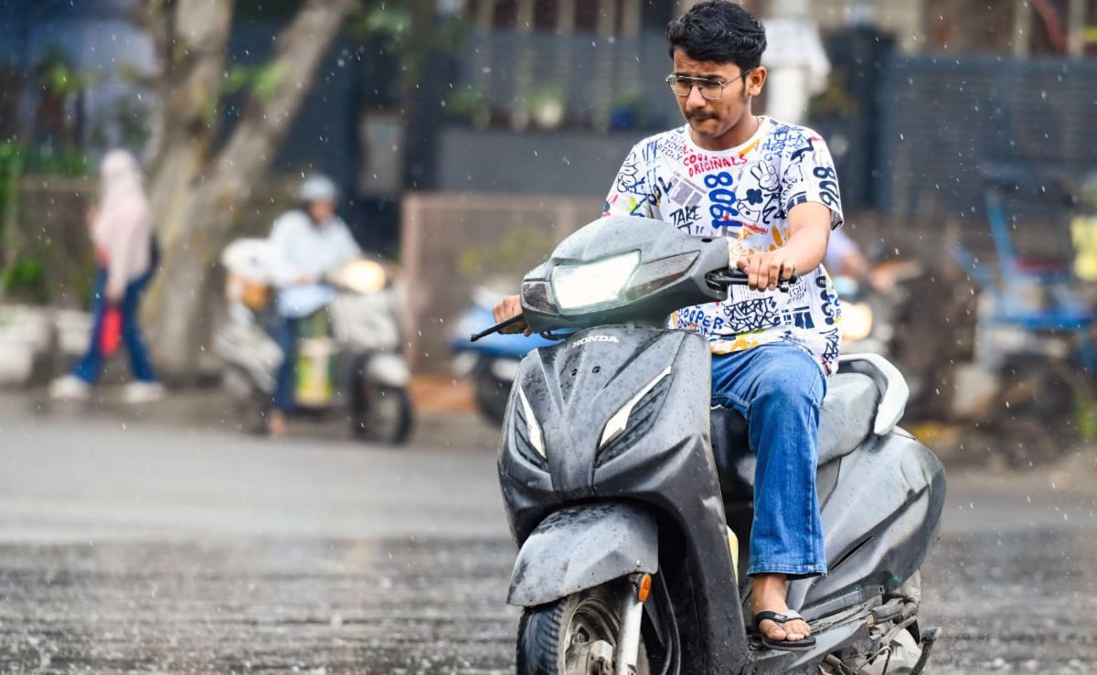 अलर्ट! दिल्ली-NCR में अगले कुछ घंटों में तूफान की चेतावनी, तेज हवाओं के साथ होगी झमाझम बारिश