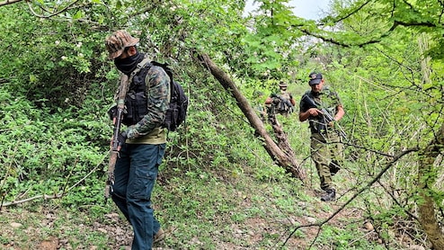 जम्मू-कश्मीर के सांबा में विस्फोट, पुलिस और फोरेंसिक टीम पहुंची