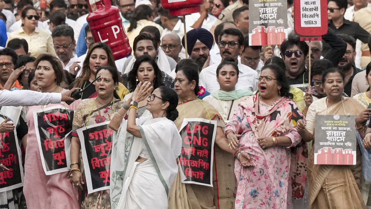 Mamata Banerjee Leads Mass Rally Against LPG Crisis In Kolkata