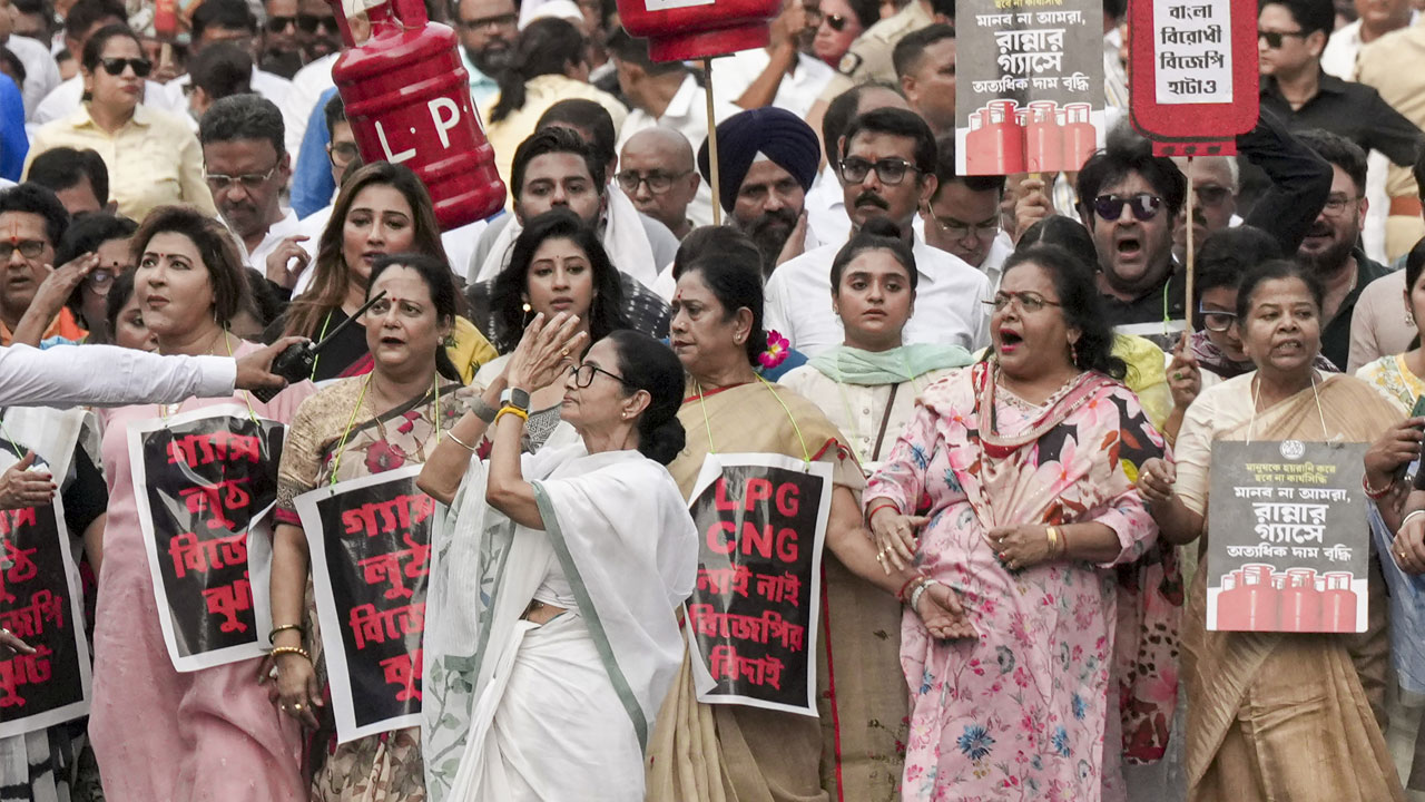 Mamata Banerjee Leads Mass Rally Against LPG Crisis In Kolkata