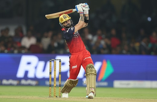 MI vs RCB LIVE Score:  आरसीबी ने शुरू की बल्लेबाजी, फिल सॉल्ट और विराट कोहली क्रीज पर