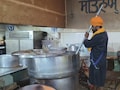 Manmad News: युद्धामुळे देशात गॅस टंचाई, पण मनमाडच्या गुरुद्वारामध्ये हजारोंचा स्वयंपाक होतोय बिनधास्त; वाचा कसं?