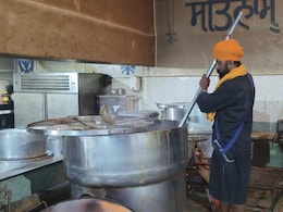 Manmad News: युद्धामुळे देशात गॅस टंचाई, पण मनमाडच्या गुरुद्वारामध्ये हजारोंचा स्वयंपाक होतोय बिनधास्त; वाचा कसं?