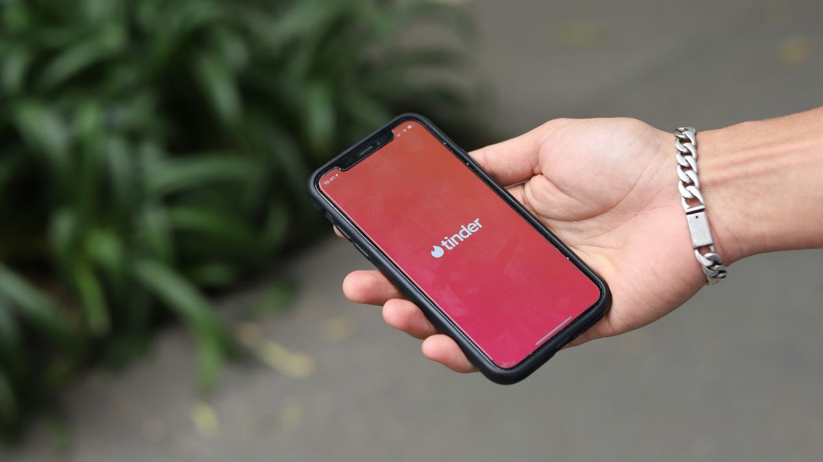 What's Your Rashi? Tinder Will Find Your Zodiac And Find You A Match