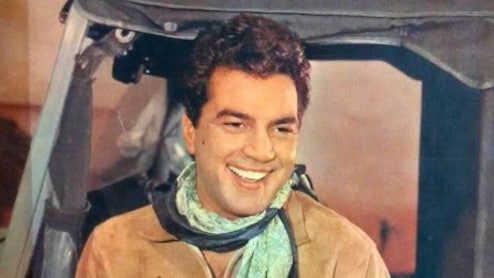 Dharmendra के हमशक्ल को देख आपके चेहरे पर भी आ जाएगी स्माइल, किया ऐसा रोमांटिक डांस देख कर हेमा मालिनी भी होंगी इमोशनल