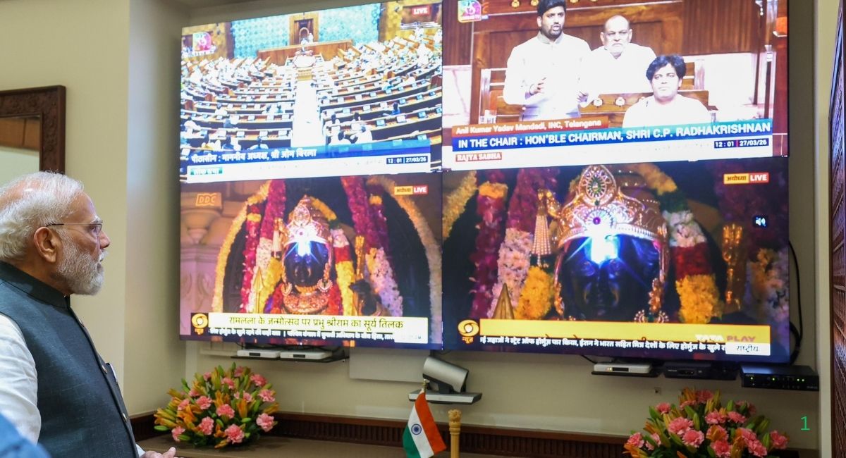 राम मंदिर में रामलला के मस्तक पर सूर्य की किरणें राम मंदिर में रामलला के मस्तक पर सूर्य की किरणें