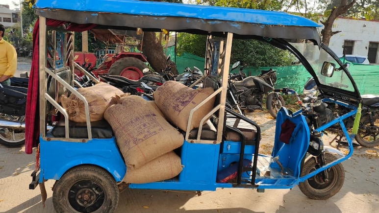 बच्चों के मिड्डे मील पर पहले हेडमास्टर ने डाला डाका, पकड़े जाने पर बोला- मैं BJP और RSS का &nbsp;कार्यकर्ता हूं
