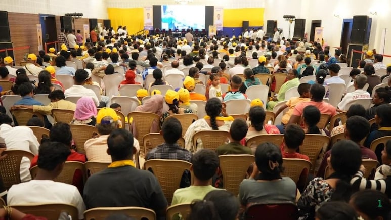 आम आदमी के नेताओं पर डॉक्यूमेंट्री, गोवा में अरविंद केजरीवाल संग कार्यकर्ताओं ने देखी