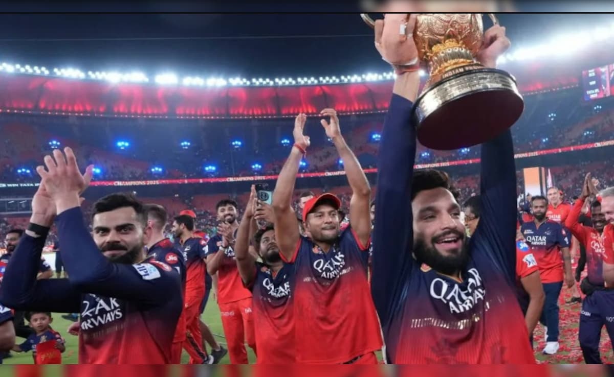 RCB को तगड़ा झटका, IPL 2026 से बाहर हुए तेज गेंदबाज़ यश दयाल, सामने आई ये वजह
