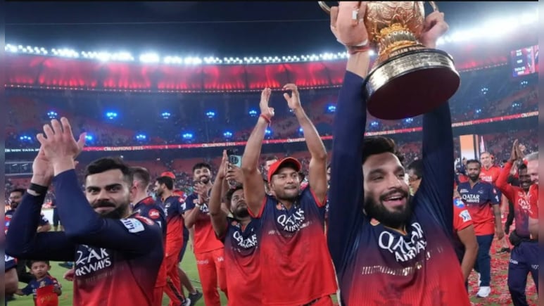 RCB को तगड़ा झटका, IPL 2026 से बाहर हुए तेज गेंदबाज़ यश दयाल, सामने आई ये वजह