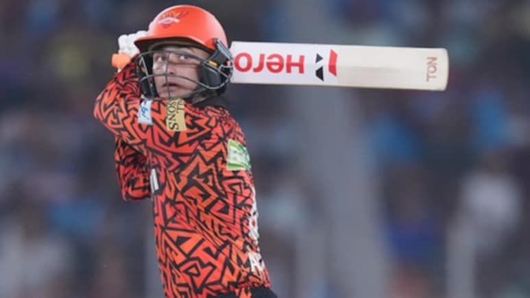 SRH के धुरंधर अभिषेक शर्मा की नजर 'स्पेशल सेंचुरी' पर, इस दिग्गज के क्लब में मारेंगे एंट्री