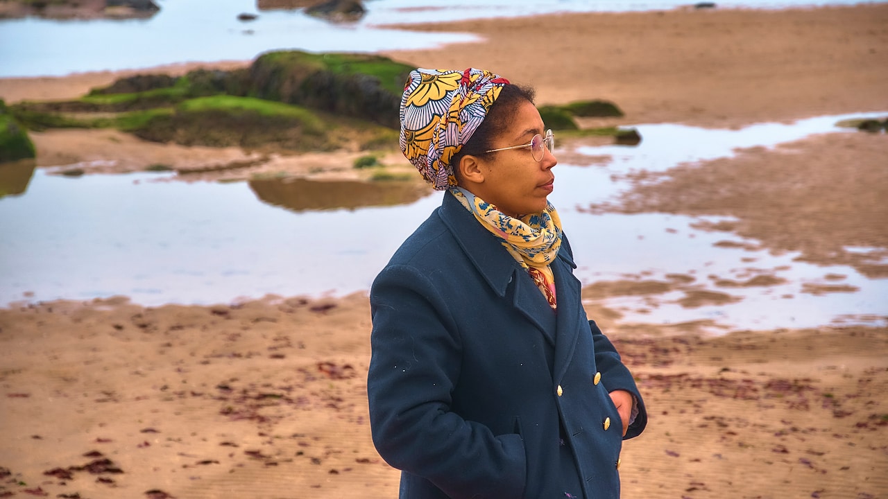 Soft Silk Scarves For Neutral Outfits: Styles That Add Instant Colour