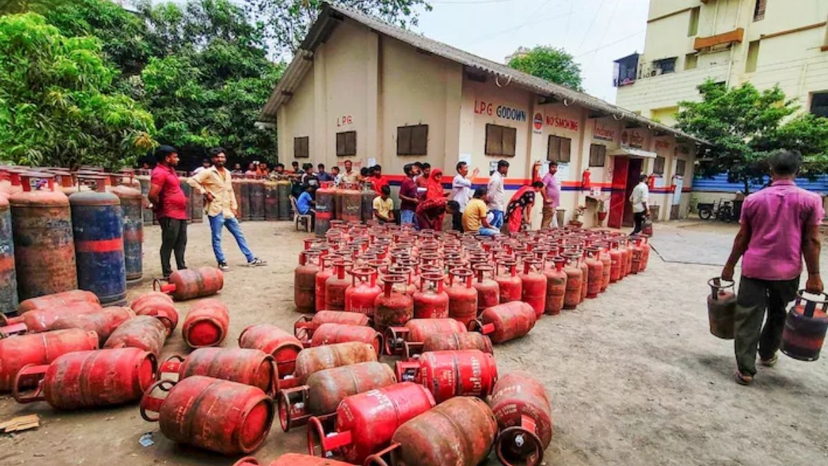 LPG Connection Surrender: कल तक 6000 PNG उपभोक्ताओं ने अपना LPG किया सरेंडर, आप भी घर बैठे ऐसे करें LPG कनेक्शन सरेंडर