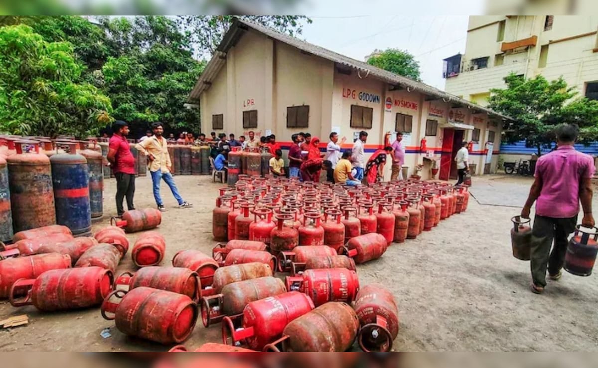 LPG Connection Surrender: कल तक 6000 PNG उपभोक्ताओं ने अपना LPG किया सरेंडर, आप भी घर बैठे ऐसे करें LPG कनेक्शन सरेंडर