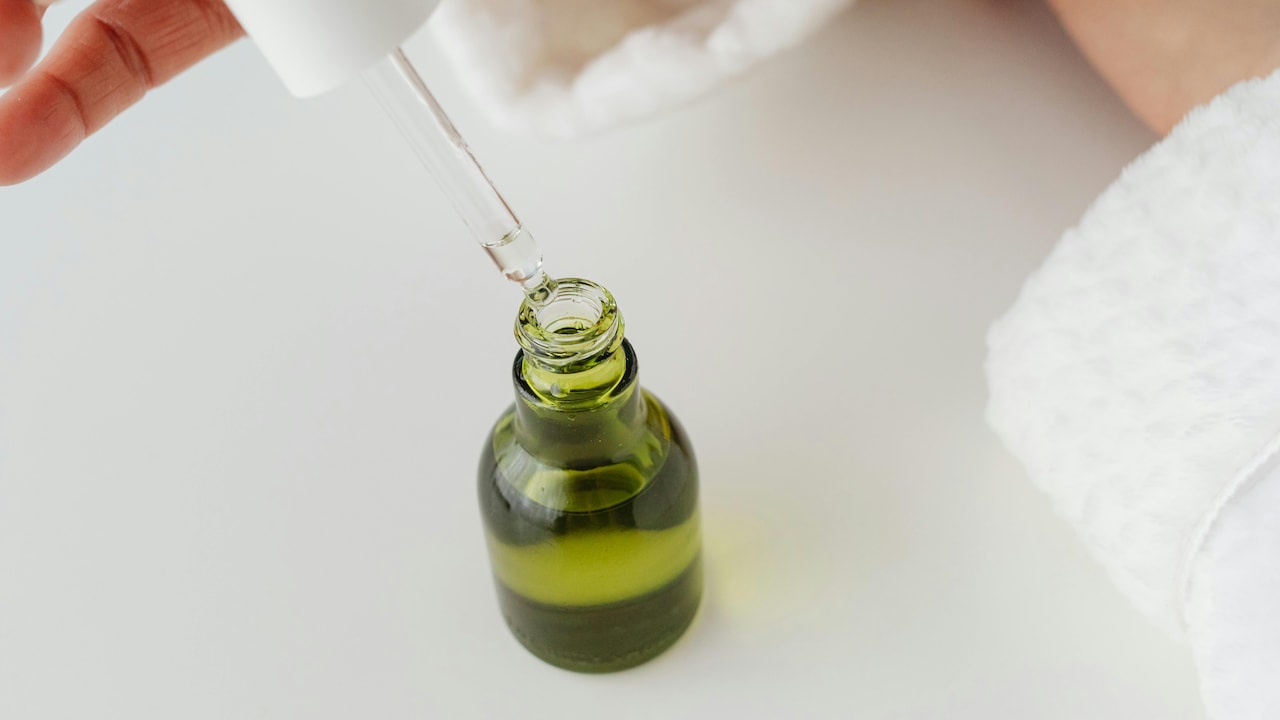 Top Anti-Frizz Hair Seruams For Humid Weather | Myntra Birthday Blast Sale Top Anti-Frizz Hair Seruams For Humid Weather | Myntra Birthday Blast Sale