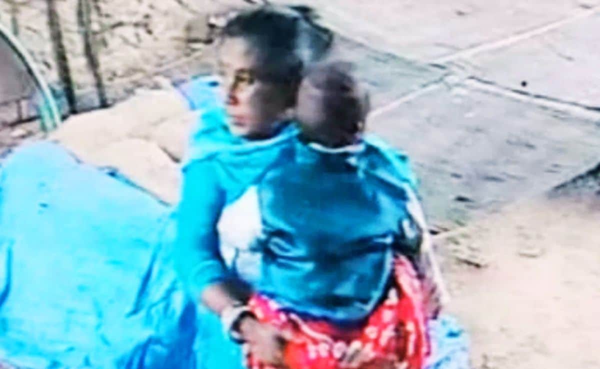 चुराए गए 2 बच्चों के साथ पकड़ी गई बच्चा चोर महिला