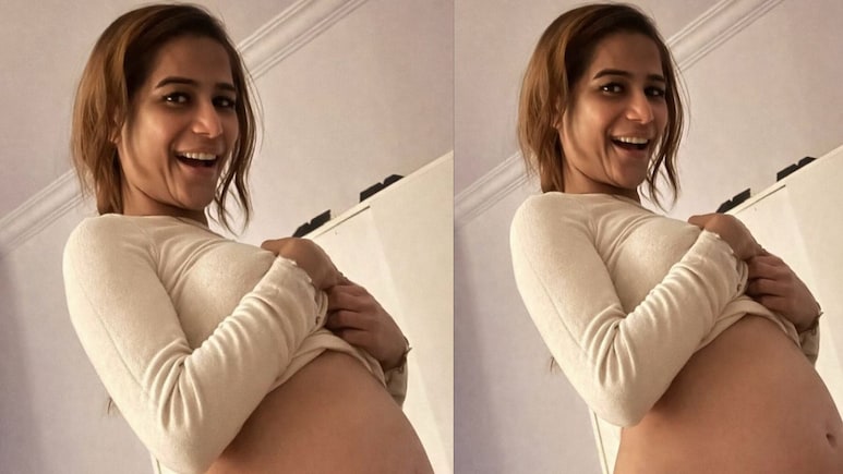 पूनम पांडे प्रेगनेंट हैं! दो फोटो शेयर कर दिखाया बेबी बंप