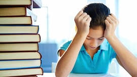 युद्ध के बीच बोर्ड परीक्षाओं का प्रेशर, एक्सपर्ट्स ने बताया छात्रों के लिए इस तरह के हालात कितने मुश्किल?