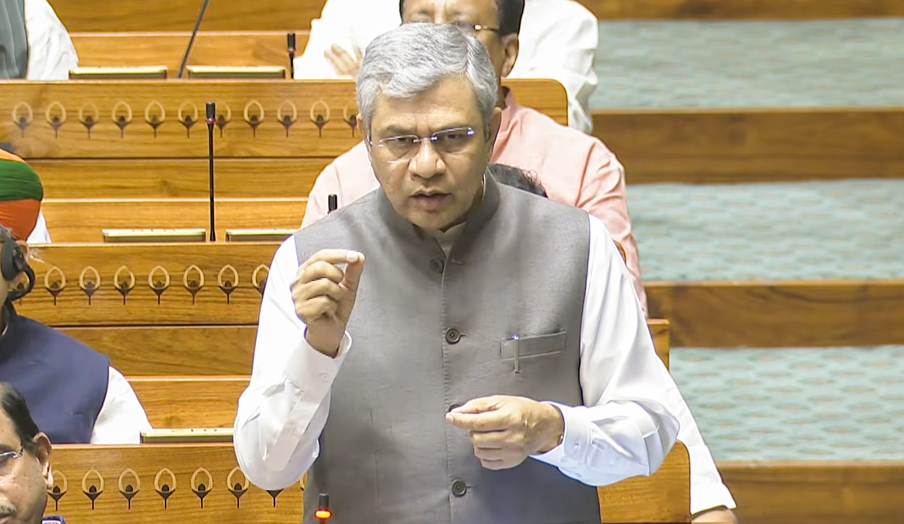 मैप, AI तकनीक, एल्गोरिदम... अश्विनी वैष्णव ने संसद में बताया रेलवे की जमीन को अतिक्रमण मुक्त कराने का फॉर्मूला