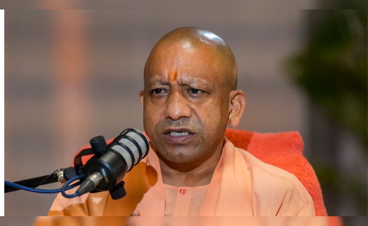 उपद्रवियों को सीएम योगी की चेतावनी, बोले- दायरें में मनाएं पर्व त्योहार