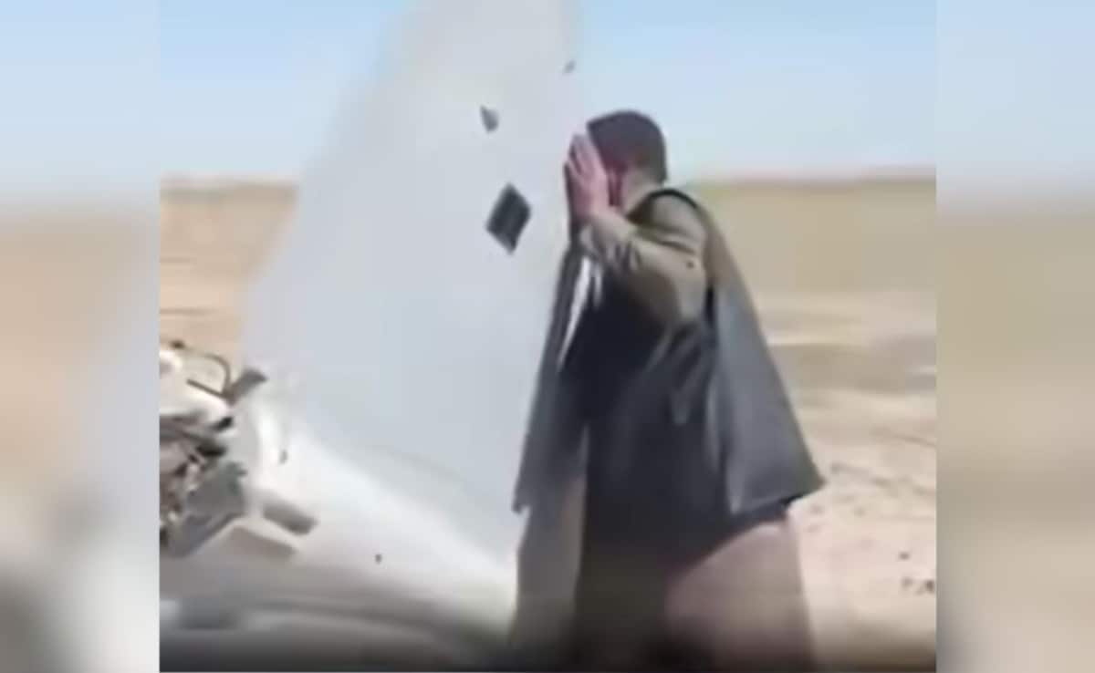 Video: Did US Kamikaze Drone Fail Mission? Iraqis Play With Intact LUCAS
