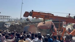 Vasai News: काळजाचा ठोका चुकवणारा अपघात! मुंबई-अहमदाबाद हायवेवर 6 वाहनांची विचित्र कोलांटउडी, 'ही' चूक भोवली?