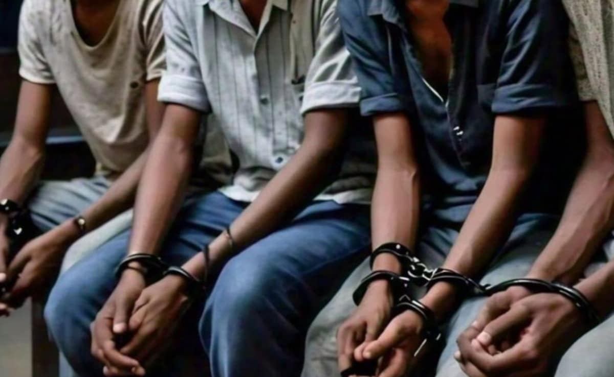 दिल्ली पुलिस का बड़ा एक्शन: फर्जी मेडिकल वीजा पर रह रहे 10 बांग्लादेशी नागरिक गिरफ्तार, डिपोर्टेशन की प्रक्रिया शुरू