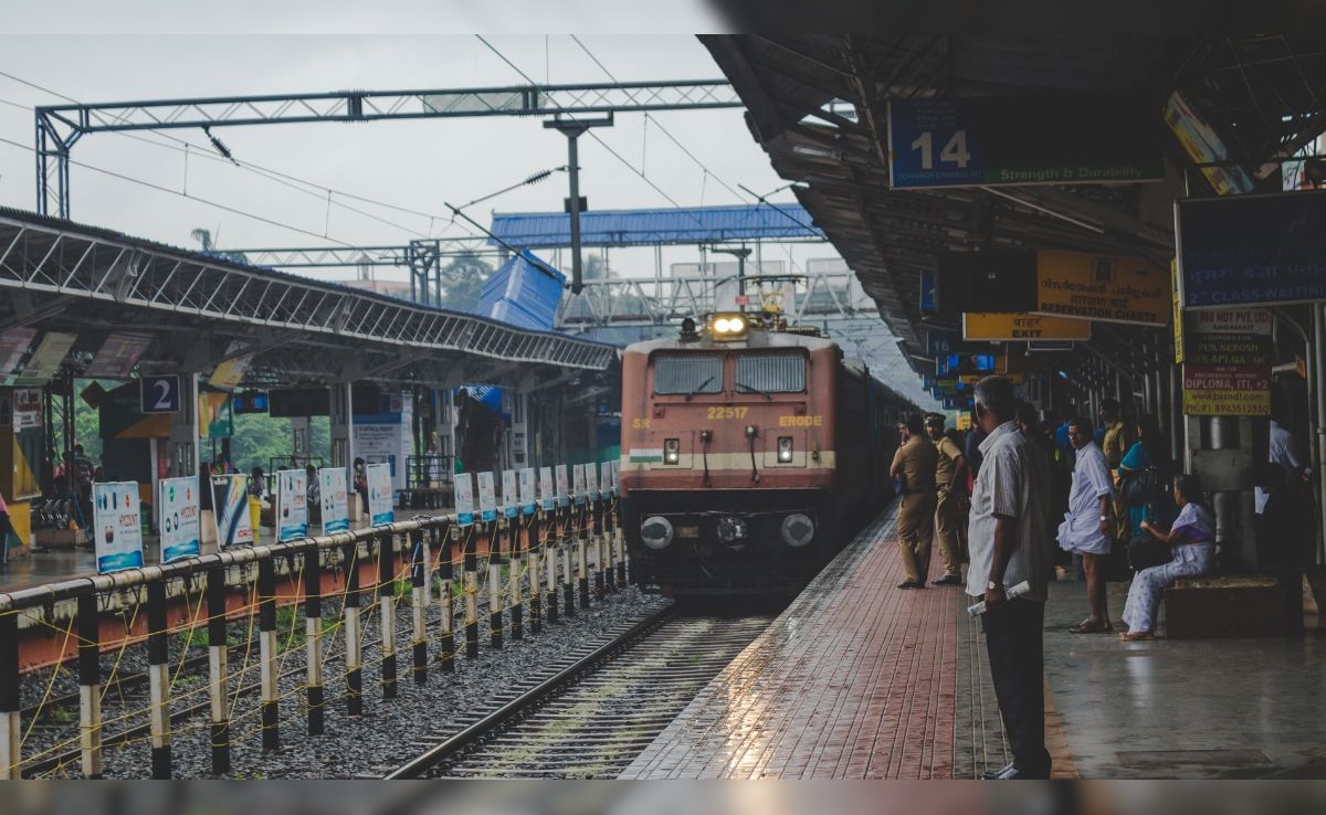 शिफ्ट खत्म होते ही ट्रेन छोड़कर उतर गया लोको पायलट, जानें रेलवे में कितने घंटे की होती है ड्यूटी