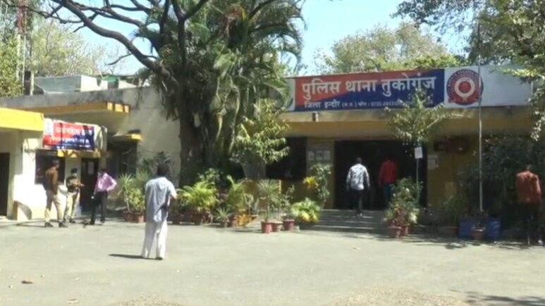 ज्वैलरी शॉप से महिला ने पार किए 50-60 लाख के गहने, 10 साल से कर रही थी काम, 100 ग्राम सोने के साथ गिरफ्तार