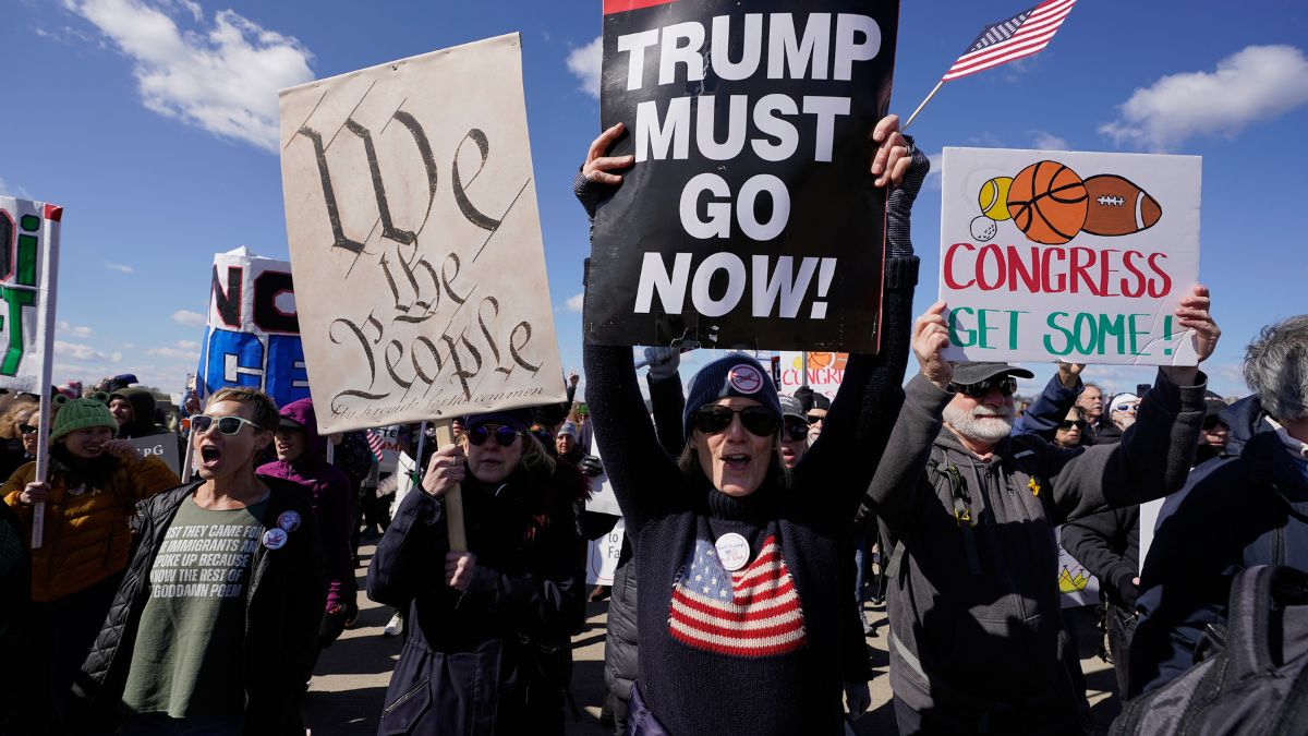 'ताज उतार दो', ईरान जंग के बीच US में ट्रंप के खिलाफ 'No Kings Protest'; 90 लाख लोगों के शामिल होने का दावा