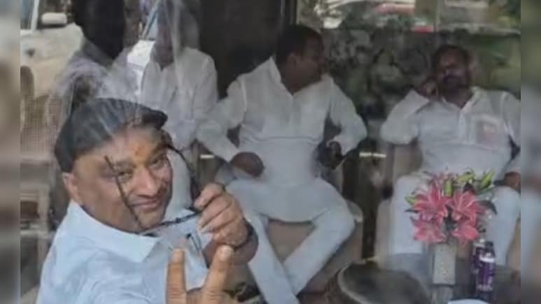 राज्यसभा चुनाव में क्रॉस वोटिंग का डर, विधायक होटल में शिफ्ट, तेजस्वी के साथ इफ्तार के बाद AIMIM ने कहा- फैसला चौंकाएगा