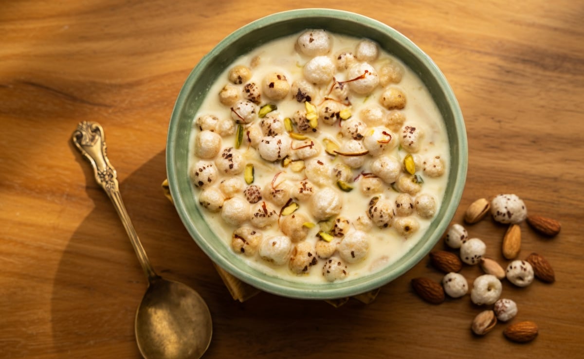 मखाने को दूध में डालकर खाने से क्या होता है? फायदे जानकर आज से शुरू कर देंगे खाना!