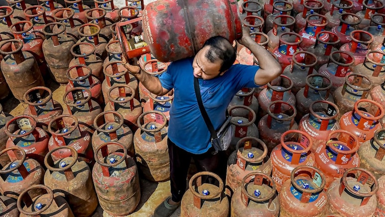 वाकई किल्लत या सिर्फ पैनिक बुकिंग! ईरान जंग शुरू होने के बाद LPG की मांग 60% बढ़ी