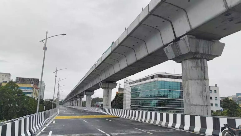 Pune News पुण्यात नव्या उड्डाणपुलावरच वाहनांच्या रांगा; फडणवीसांनी लोकार्पण केलेला 'तो' पूल का ठरतोय डोकेदुखी?