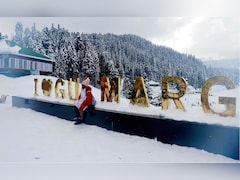 गुलमर्ग में फिर बर्फबारी, सीजन के आखिर में पर्यटन को मिला सहारा