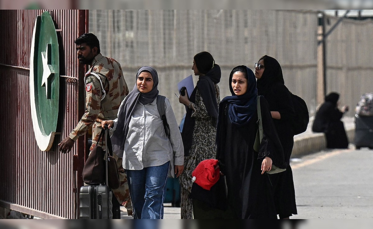 ईरान पर इजरायल-अमेरिका का हमला, पाकिस्तानियों पर टूटा कहर