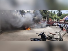 कटक में बड़ा हादसा; ओडिशा हाईकोर्ट के सामने भीषण आग, कई वाहन जलकर राख