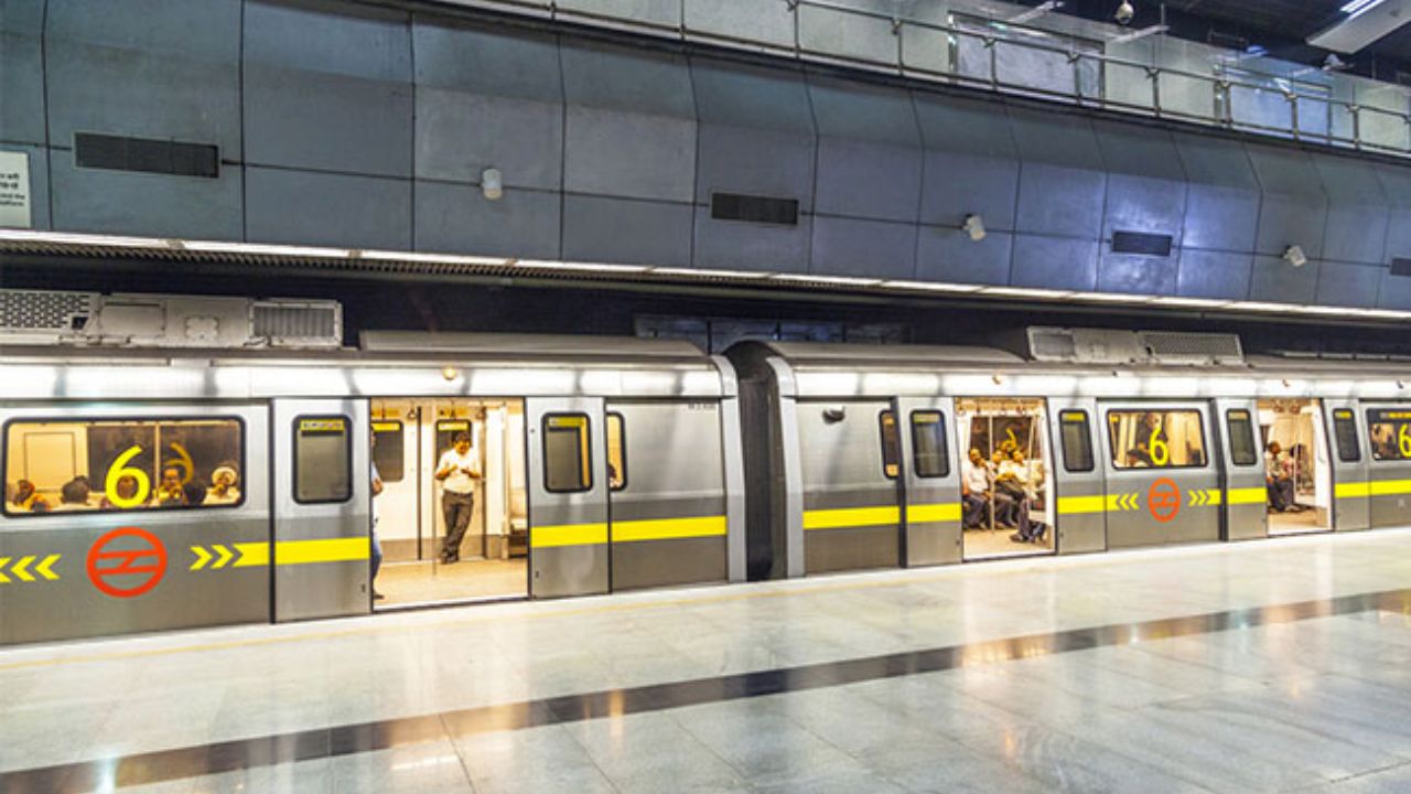 Cheap Thrills No More: Fines For Drinking, Smoking On Metro May Jump Soon