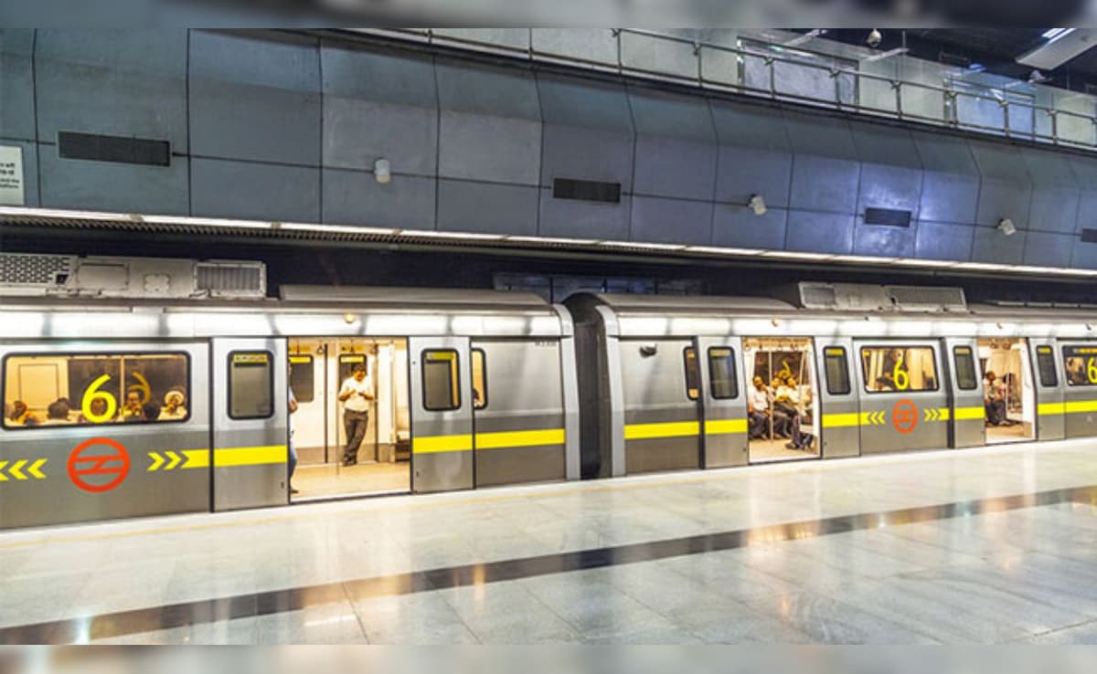 Delhi Metro Update: येलो लाइन पर फिर पटरी पर लौटी मेट्रो, देरी के बाद सेवाएं हुईं सामान्य, यहां जानें लेटेस्ट अपडेट