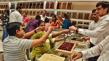 Gold, Silver Prices Crash Up To 4% In Delhi As Strong US Dollar Weighs On Global Markets