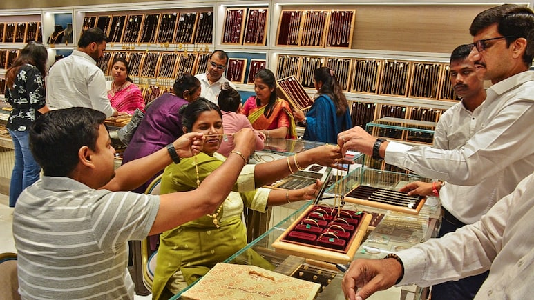 Gold, Silver Prices Crash Up To 4% In Delhi As Strong US Dollar Weighs On Global Markets