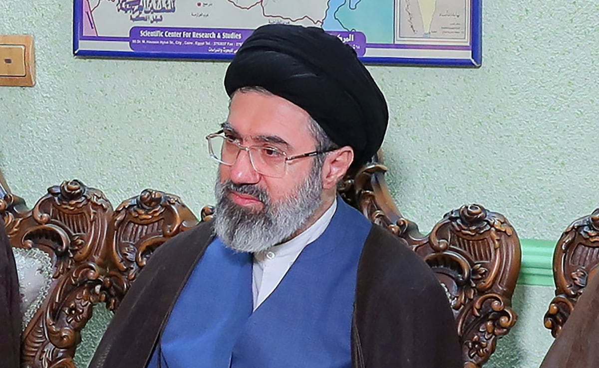 Iran-Israel War Live: ईरान में मुजतबा खामेनेई पर हमले की तैयारी में इजरायल, दे डाली बड़ी चेतावनी